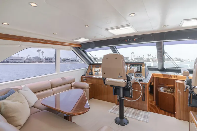 Slide: The Image of 2008 Viking 52 Sport Coupe Endurance - Salon - 5540510