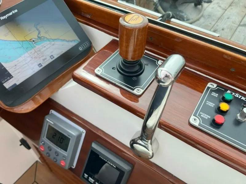 Slide: The Image of Hinckley Yachts Talaria 29R 2007 - 5796694