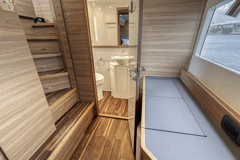 Slide: The Image of Aquila 54 2023 - 5501539