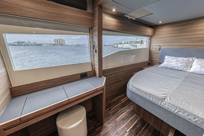 Slide: The Image of Aquila 54 2023 - 5501537