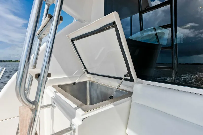 Slide: The Image of Bertram Convertible 2004 - 5502020