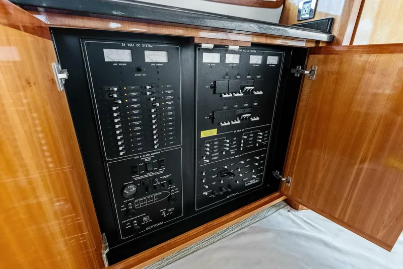 Slide: The Image of Bertram Convertible 2004 - 5502034