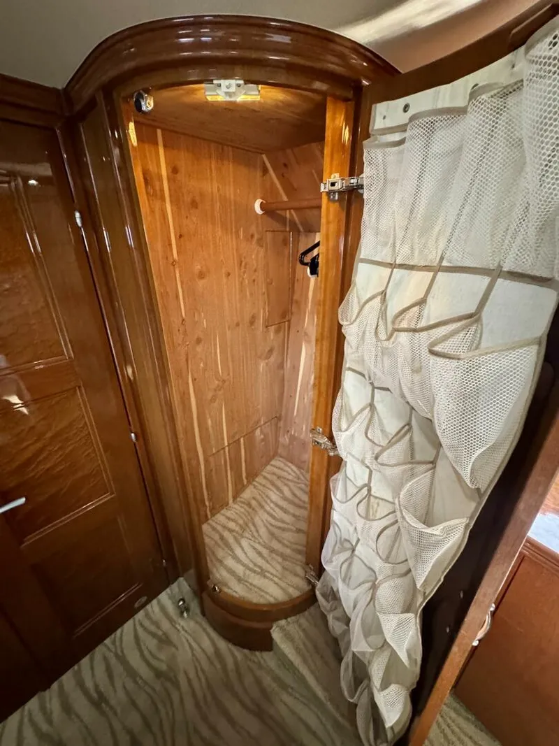 Slide: The Image of Storage 2004 Marquis 59 Motor Yacht - 5503071