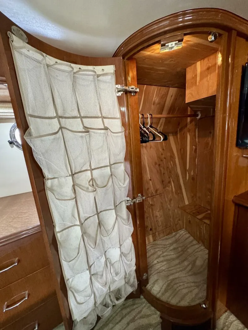 Slide: The Image of Storage 2004 Marquis 59 Motor Yacht - 5503074