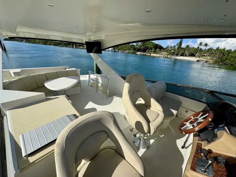 Slide: The Image of Flybridge 2004 Marquis 59 Motor Yacht - 5502612