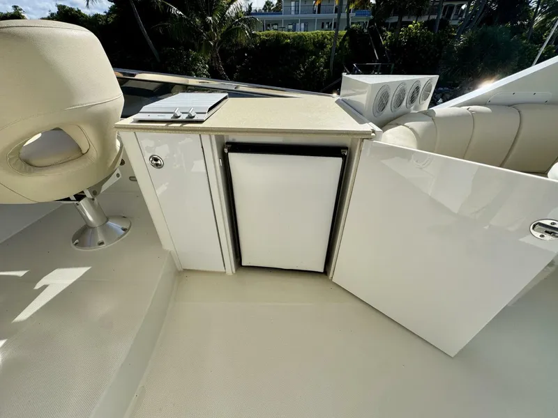 Slide: The Image of Flybridge 2004 Marquis 59 Motor Yacht - 5502617