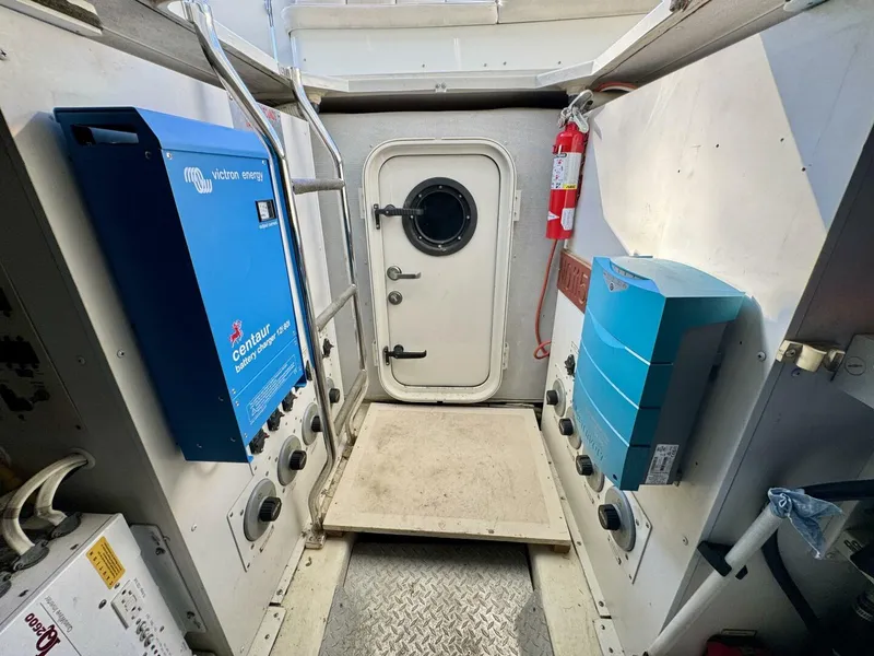 Slide: The Image of Engine Room 2004 Marquis 59 Motor Yacht - 5502834