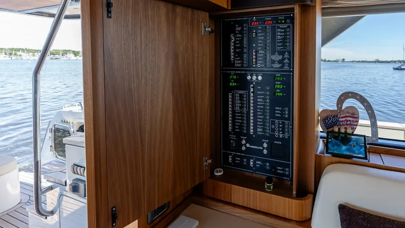 Slide: The Image of Absolute Navetta 58 2019 - 5502901