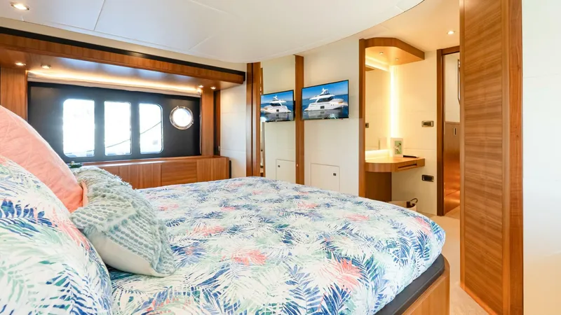 Slide: The Image of Absolute Navetta 58 2019 - 5502886