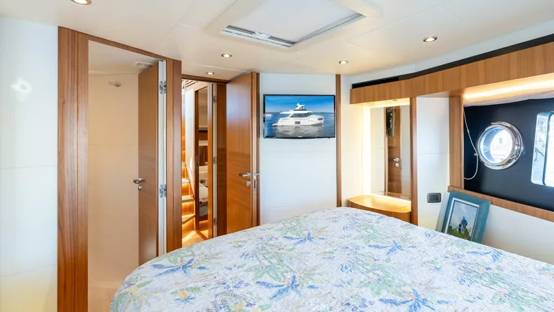 Slide: The Image of Absolute Navetta 58 2019 - 5502893