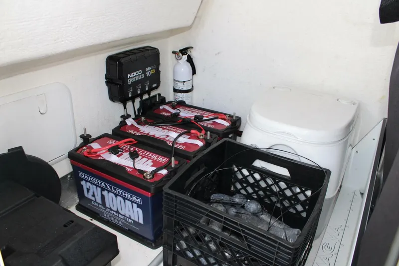 Slide: The Image of Twin Vee 38- Head/Batteries 2023 Twin Vee 28 - 5503195