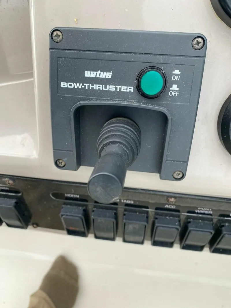 Slide: The Image of Cruisers 340 Express 2004 - 5503544