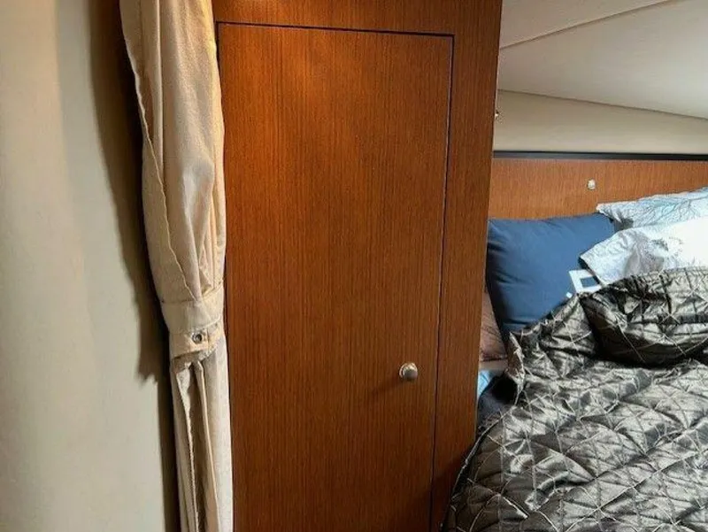 Slide: The Image of Cruisers Yachts 340 Express 2004 - 5503560