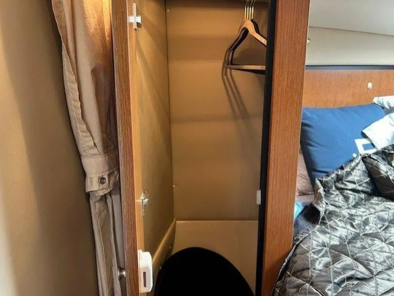 Slide: The Image of Cruisers Yachts 340 Express 2004 - 5503561