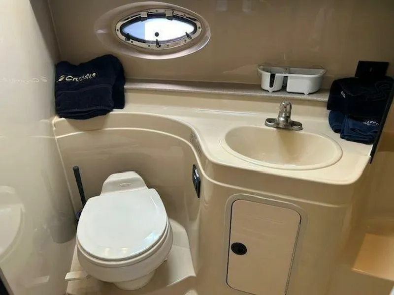 Slide: The Image of Cruisers Yachts 340 Express 2004 - 5503564