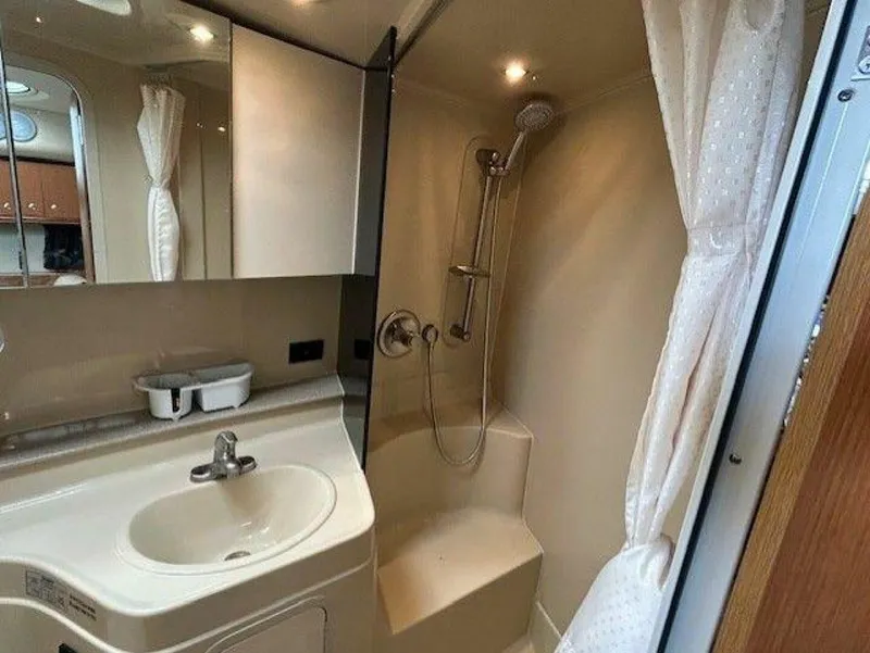 Slide: The Image of Cruisers Yachts 340 Express 2004 - 5503565