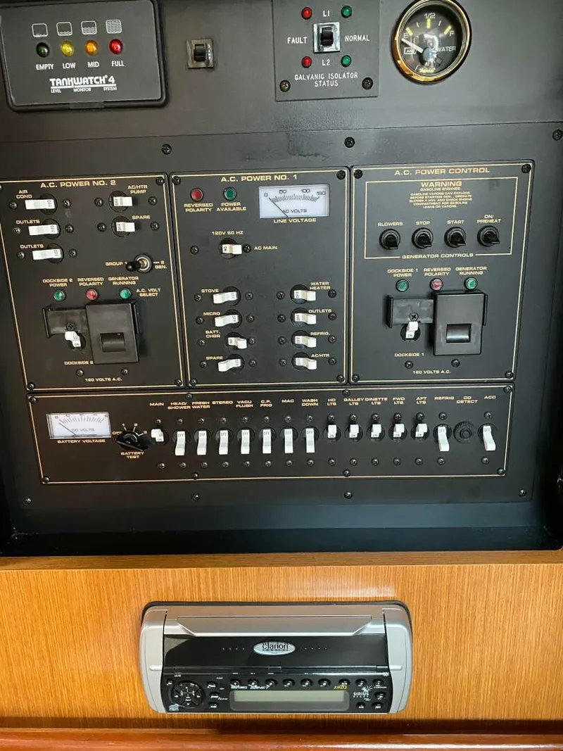 Slide: The Image of Cruisers Yachts 340 Express 2004 - 5503569