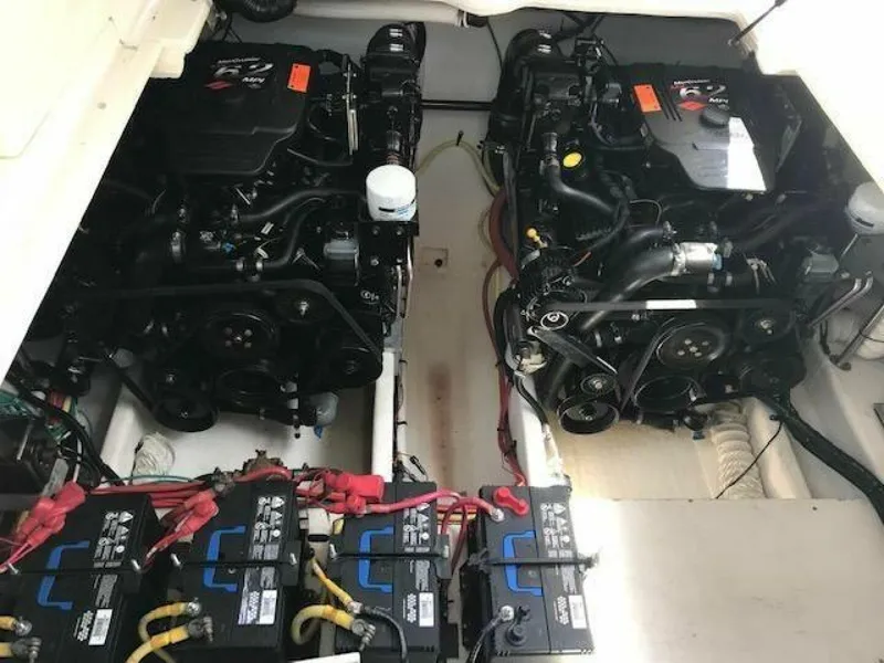 Slide: The Image of Cruisers Yachts 340 Express 2004 - 5503575