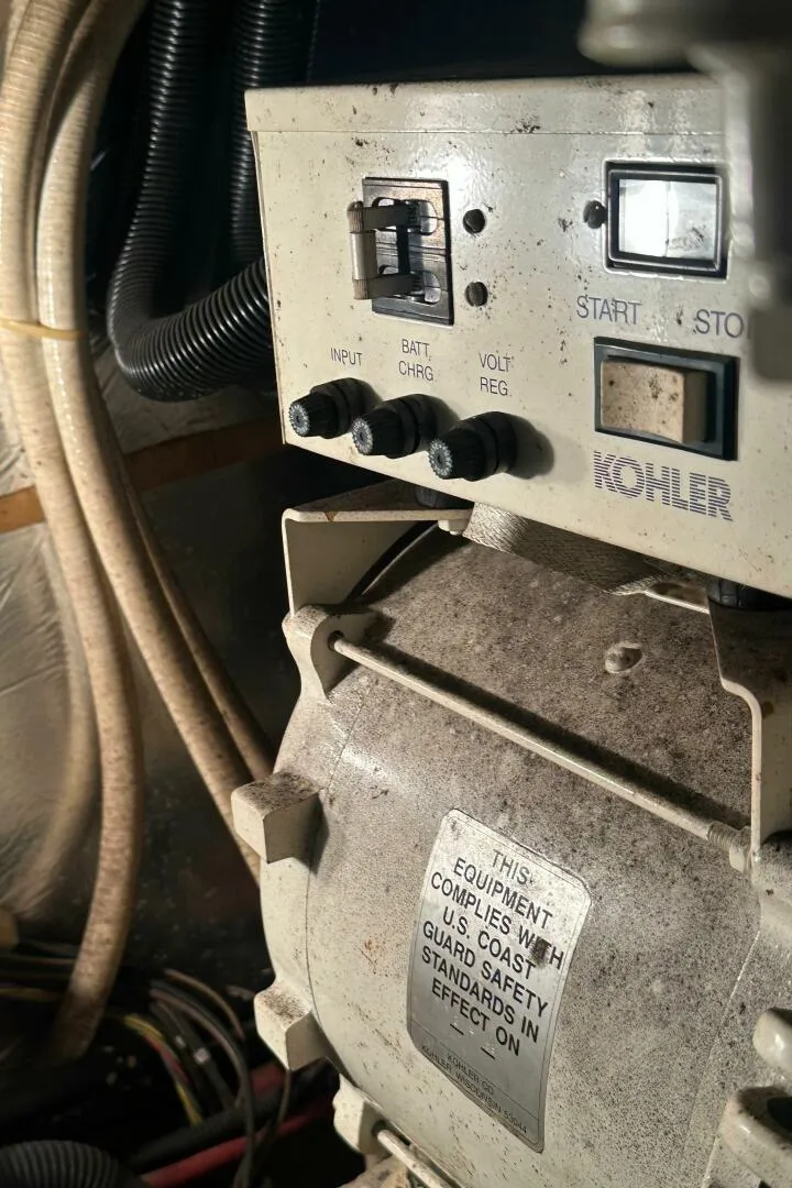 Slide: The Image of Carver Yachts 3807 Aft Cabin 1991 - 5505333