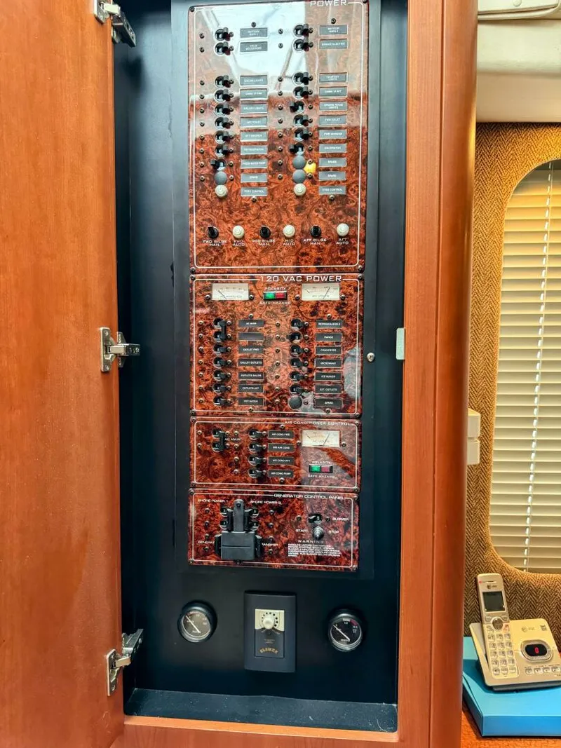 Slide: The Image of Silverton 35 Motor Yacht 2005 - 5505404