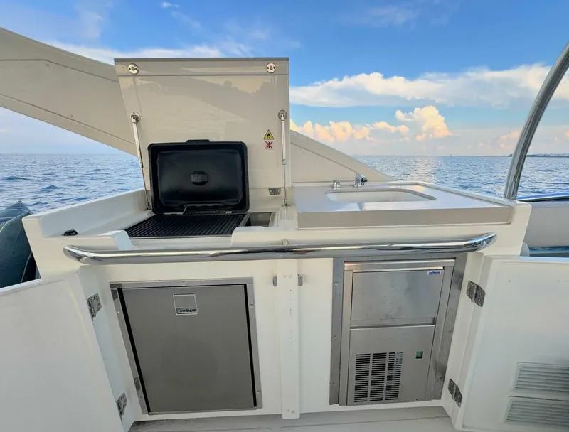 Slide: The Image of Absolute 48 Navetta 2021 - 5546137