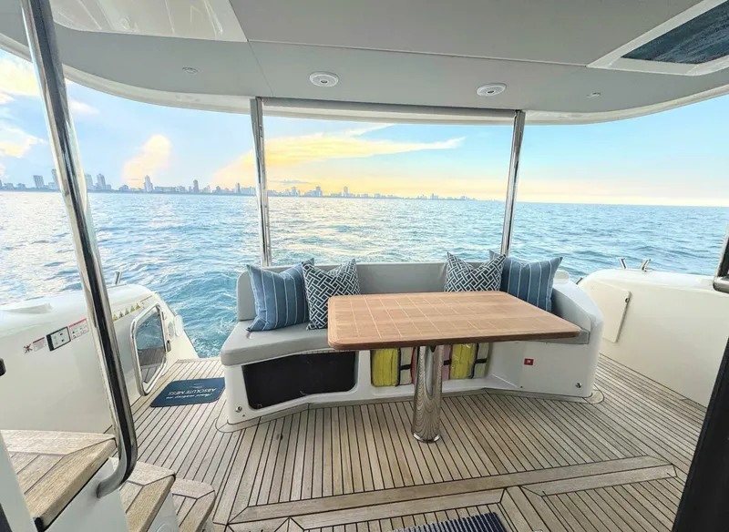 Slide: The Image of Absolute 48 Navetta 2021 - 5546138