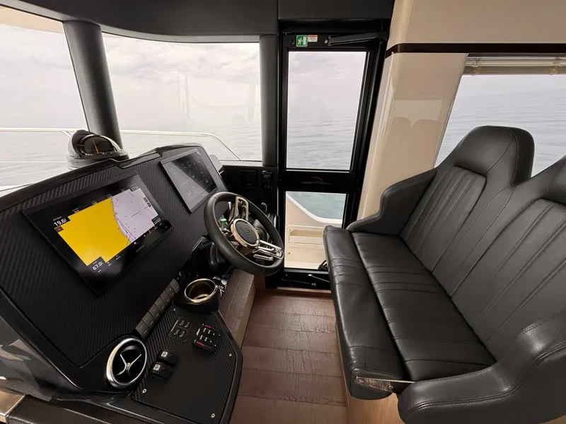 Slide: The Image of Absolute 48 Navetta 2021 - 5546142