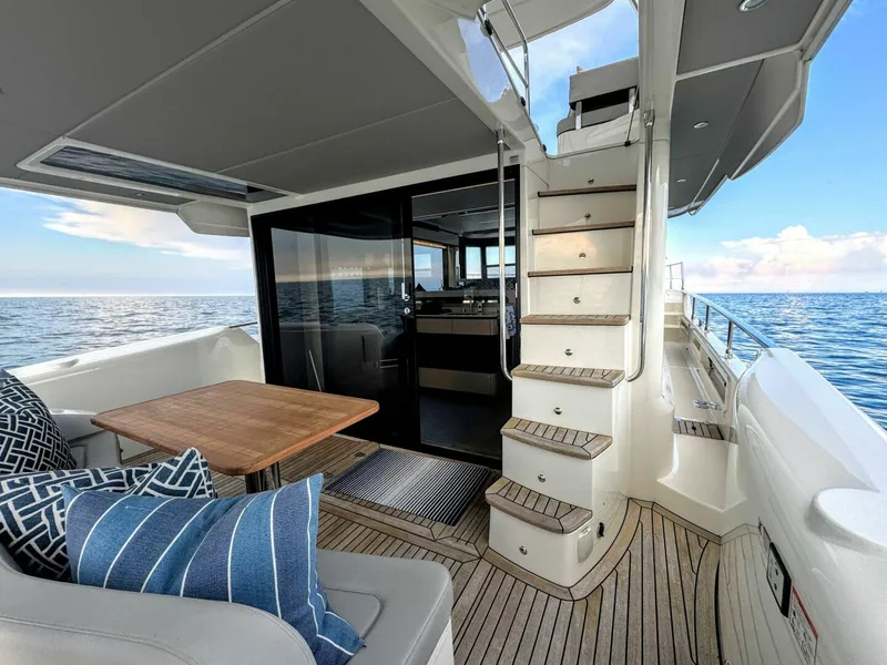 Slide: The Image of Absolute 48 Navetta 2021 - 5546120