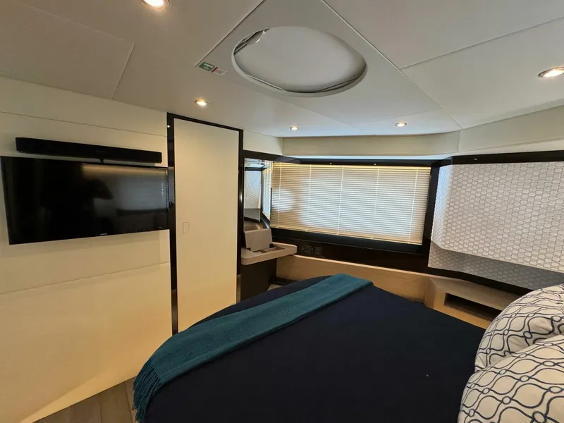 Slide: The Image of Absolute 48 Navetta 2021 - 5546153