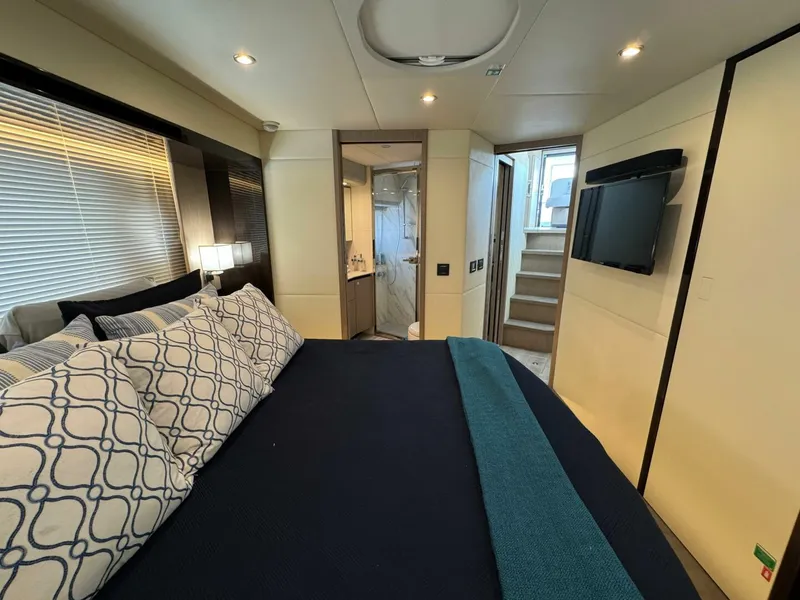 Slide: The Image of Absolute 48 Navetta 2021 - 5546157