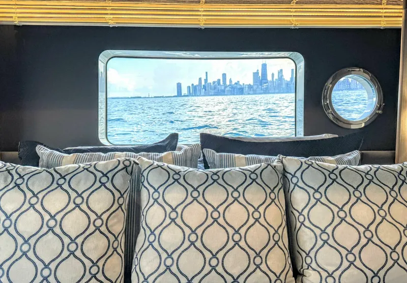 Slide: The Image of Absolute 48 Navetta 2021 - 5546158