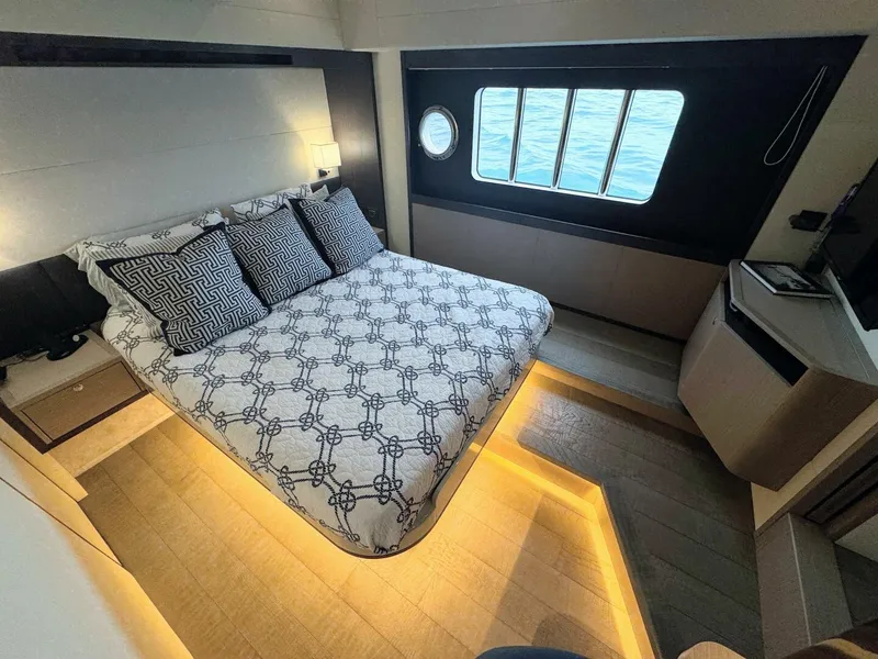 Slide: The Image of Absolute 48 Navetta 2021 - 5546159