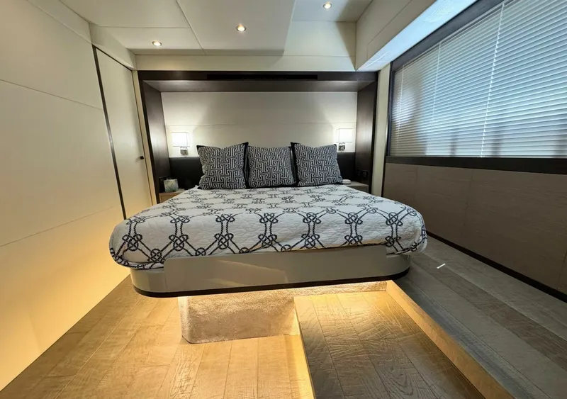 Slide: The Image of Absolute 48 Navetta 2021 - 5546162
