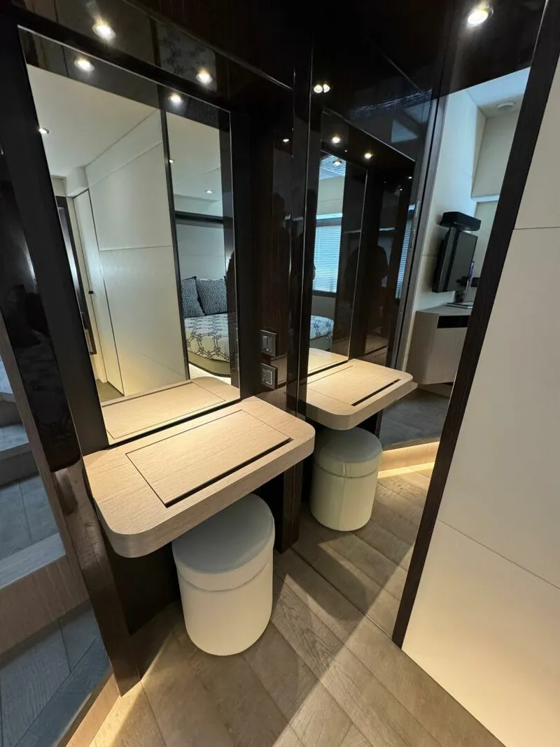 Slide: The Image of Absolute 48 Navetta 2021 - 5546167