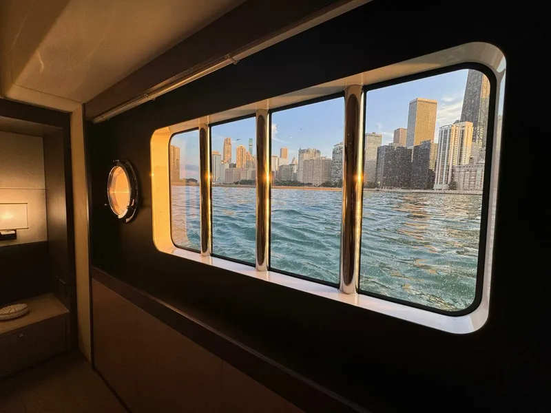 Slide: The Image of Absolute 48 Navetta 2021 - 5546175