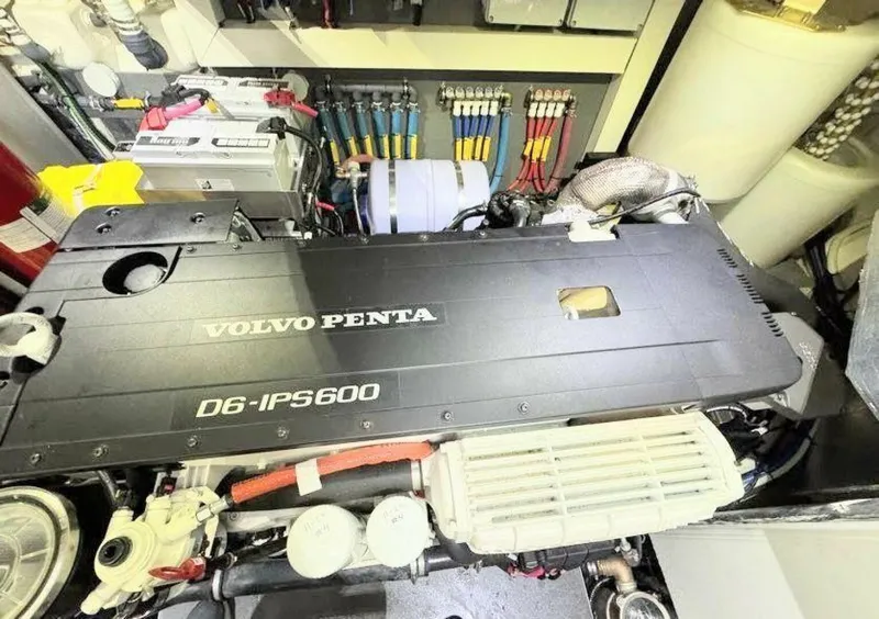 Slide: The Image of Absolute 48 Navetta 2021 - 5546183