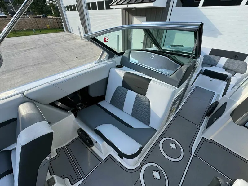 Slide: The Image of Mastercraft 24X 2019 - 5505522