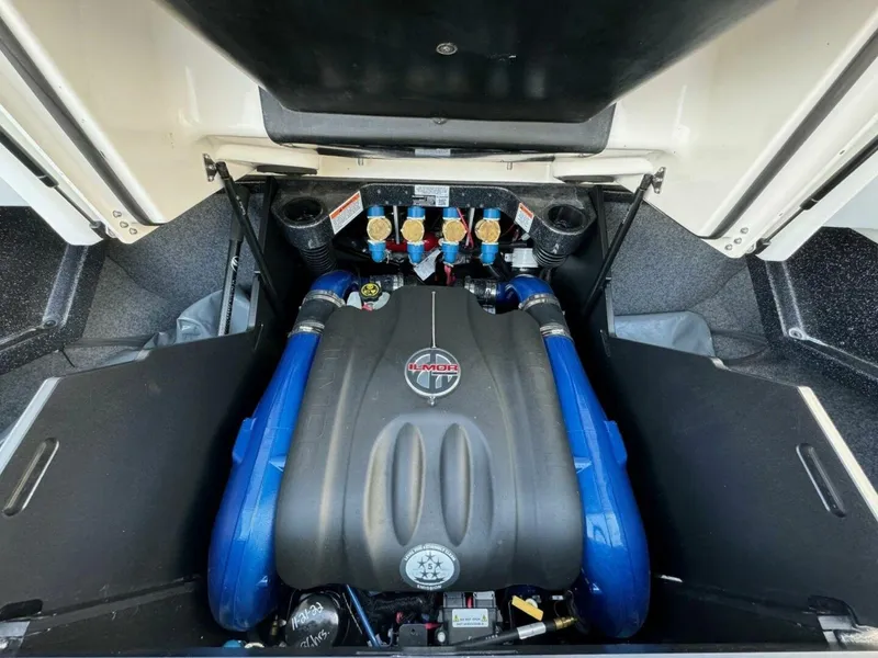 Slide: The Image of Mastercraft 24X 2019 - 5505525