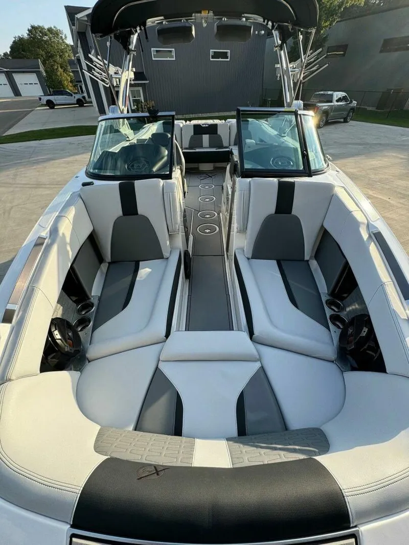 Slide: The Image of Mastercraft 24X 2019 - 5505516