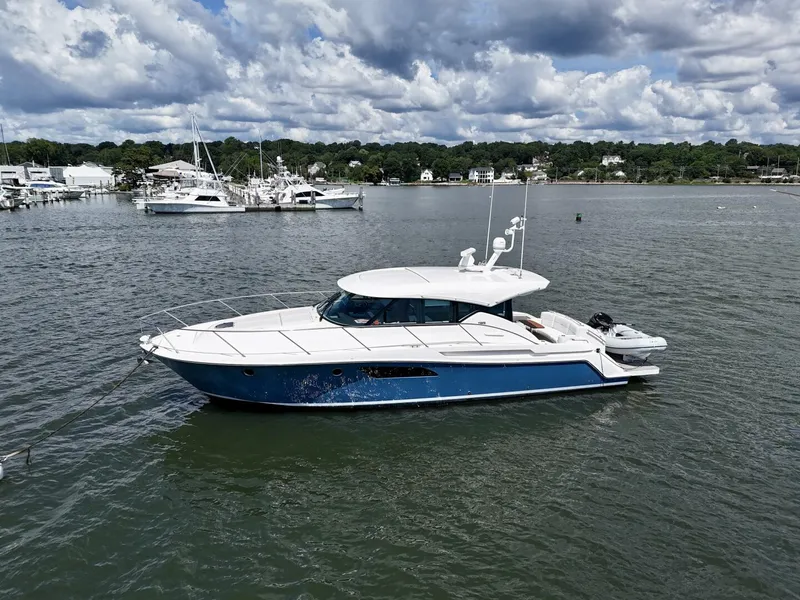 Slide: The Image of Tiara C44 Coupe 2017 - 5505803