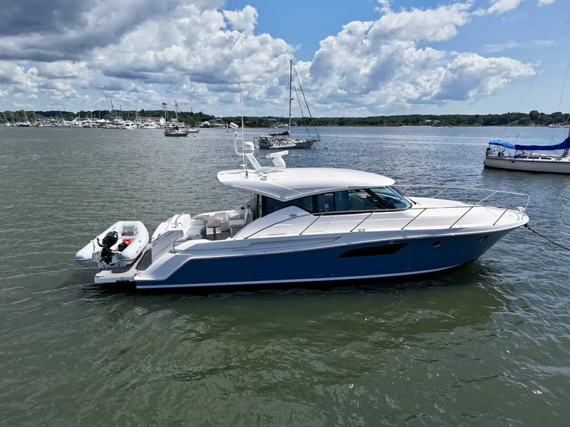 Slide: The Image of Tiara C44 Coupe 2017 - 5505815