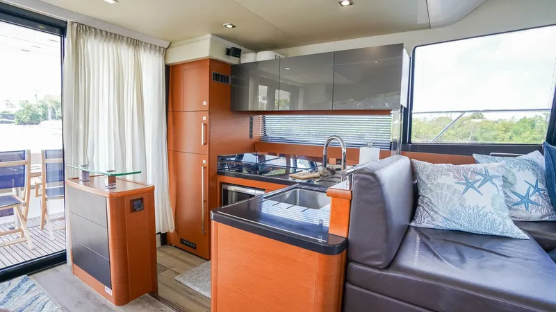 Slide: The Image of Prestige 550 Flybridge 2015 - 5506051