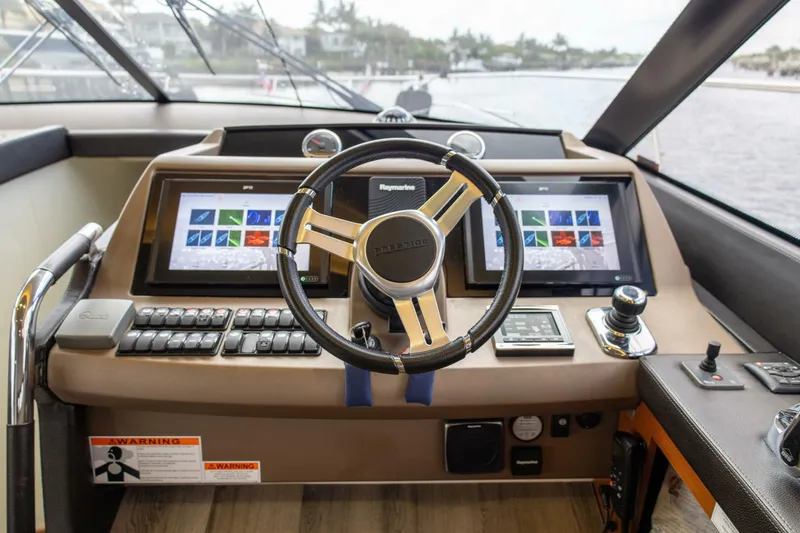 Slide: The Image of Prestige 550 Flybridge 2015 - 5506061