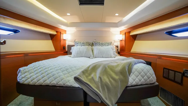 Slide: The Image of Prestige 550 Flybridge 2015 - 5506068