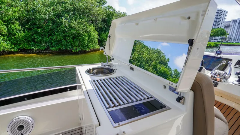 Slide: The Image of Prestige 550 Flybridge 2015 - 5506108