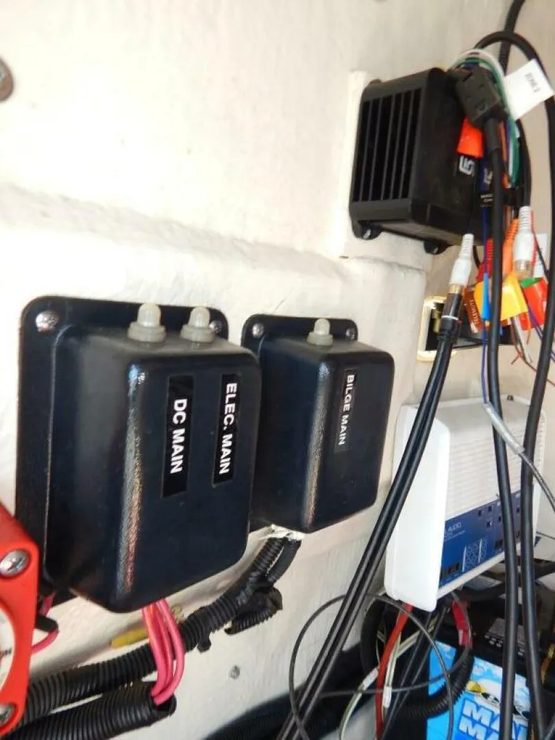 Slide: The Image of Boston Whaler 190 Montauk 2020 - 5506566