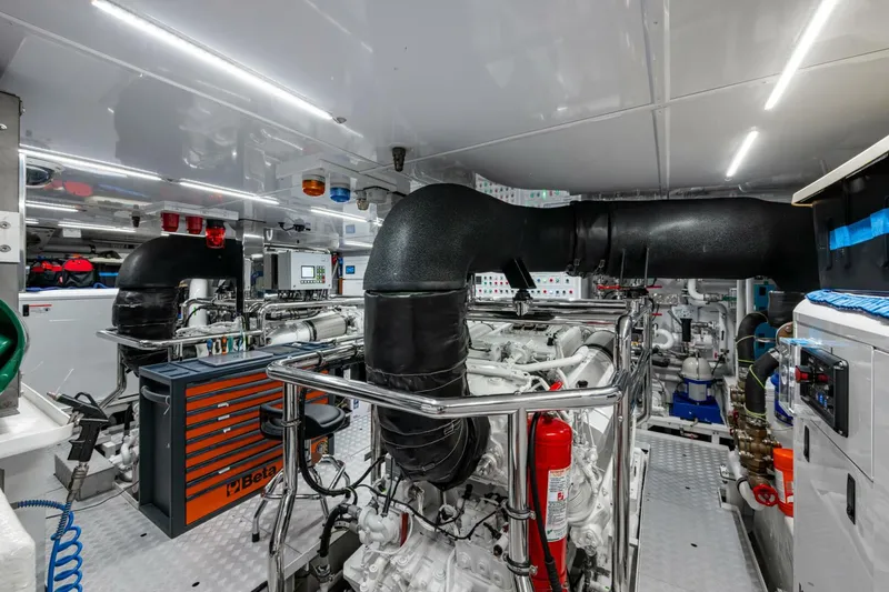 Slide: The Image of Benetti 34M OASIS 2023 - 5507120