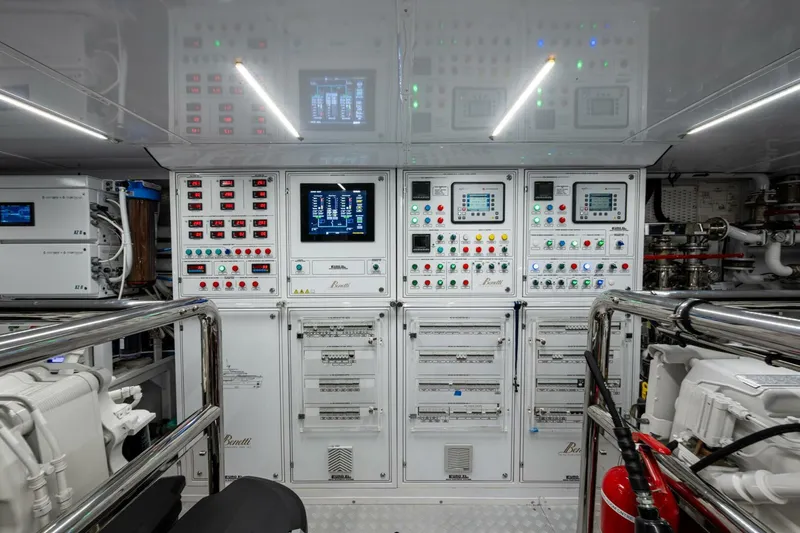 Slide: The Image of Benetti 34M OASIS 2023 - 5507125