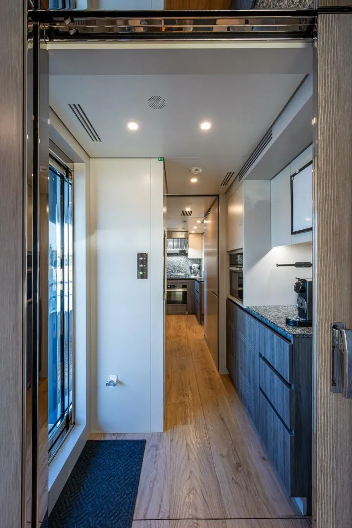 Slide: The Image of Benetti 34M OASIS 2023 - 5506809