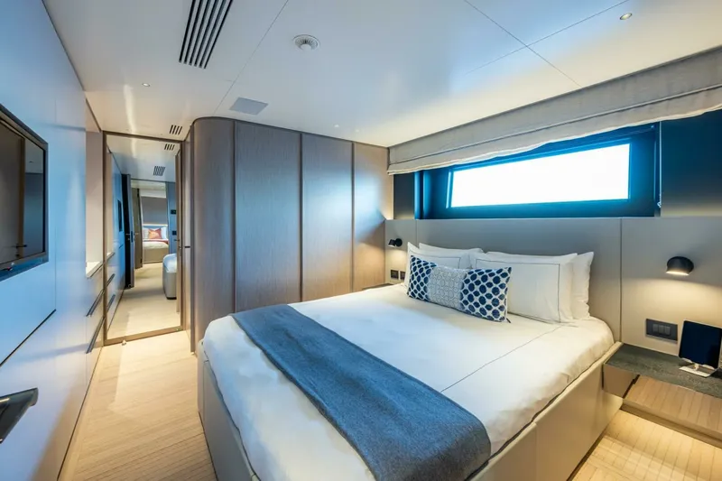 Slide: The Image of Benetti 34M OASIS 2023 - 7647495